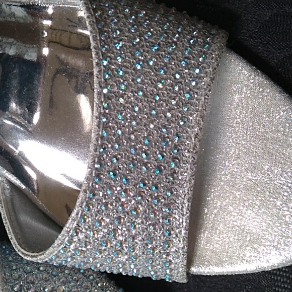 Paul Dumas Formal Silver open toe kitten heeled 6 1/2 M - Picture 4 of 9